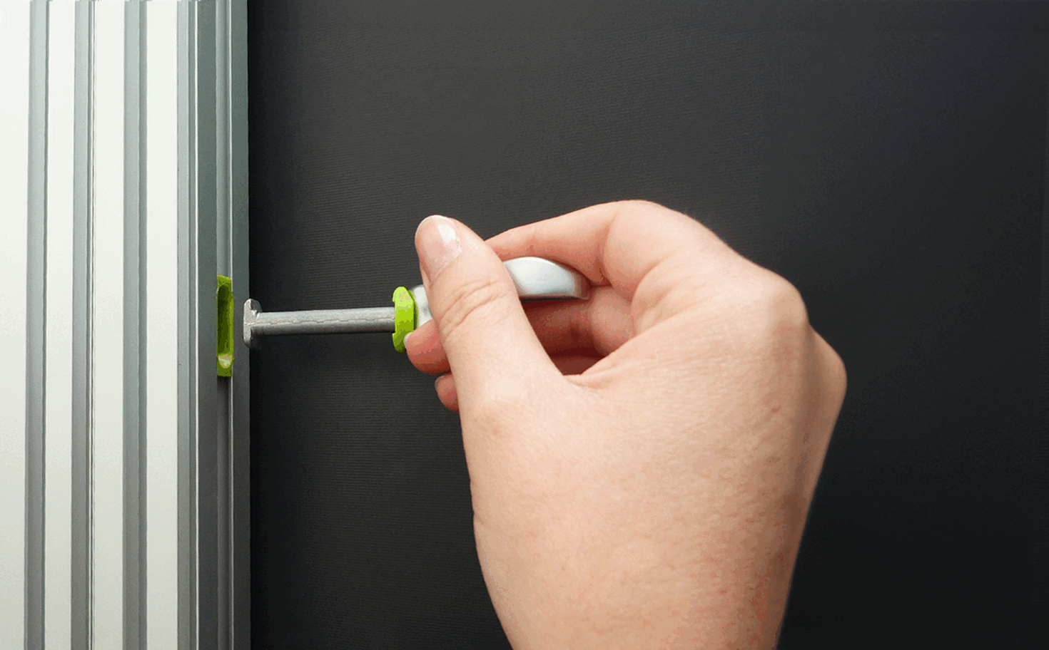 Easy to Use – Tool Less